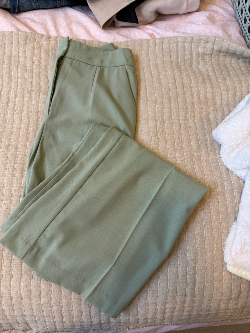 Dynamite Wide-Leg High-Rise Trousers in Sage Green